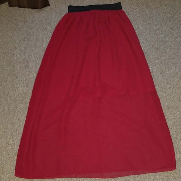 NWOT Size small burgundy skirt - Picture 2 of 2